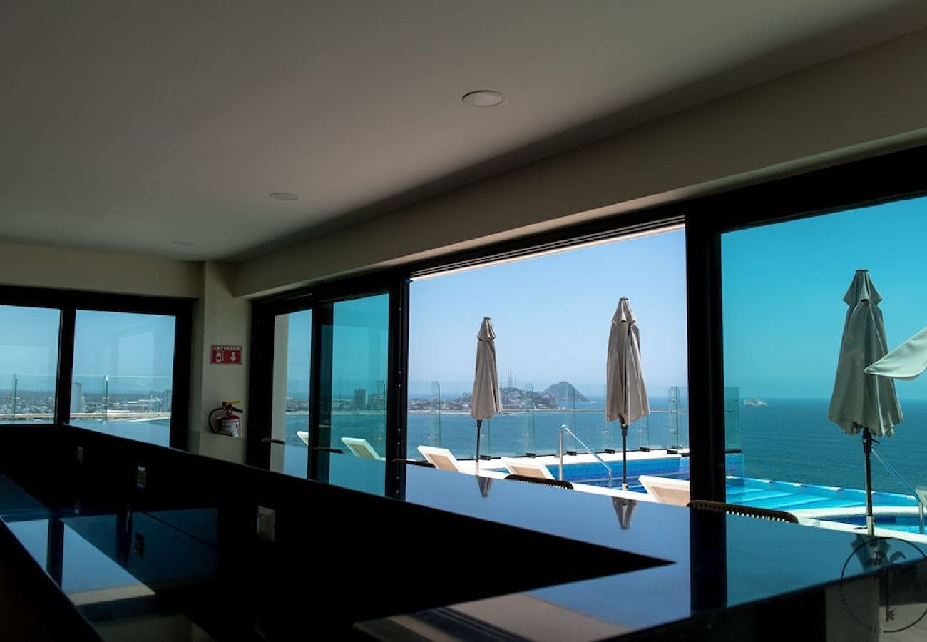 Apartamento en Mazatlán - Terraza con Vista al Mar, BBQ y Piscina 