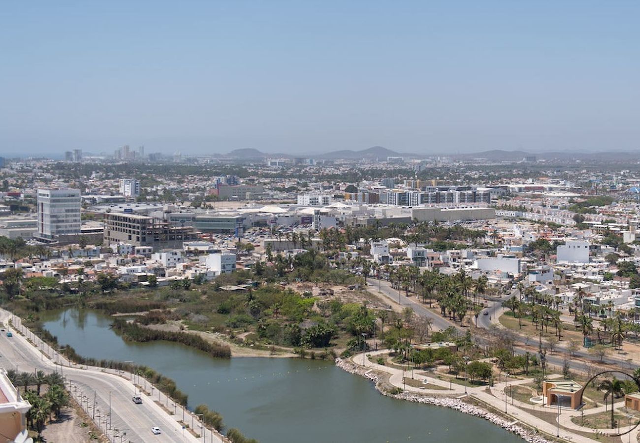 Apartamento en Mazatlán - Terraza con Vista al Mar, BBQ y Piscina 