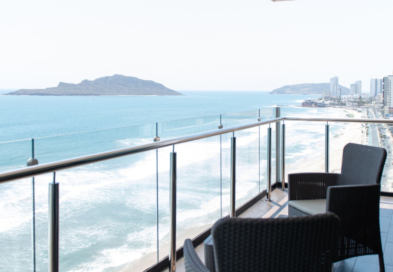 Apartamento en Mazatlán - Terraza con Vista al Mar, BBQ y Piscina 