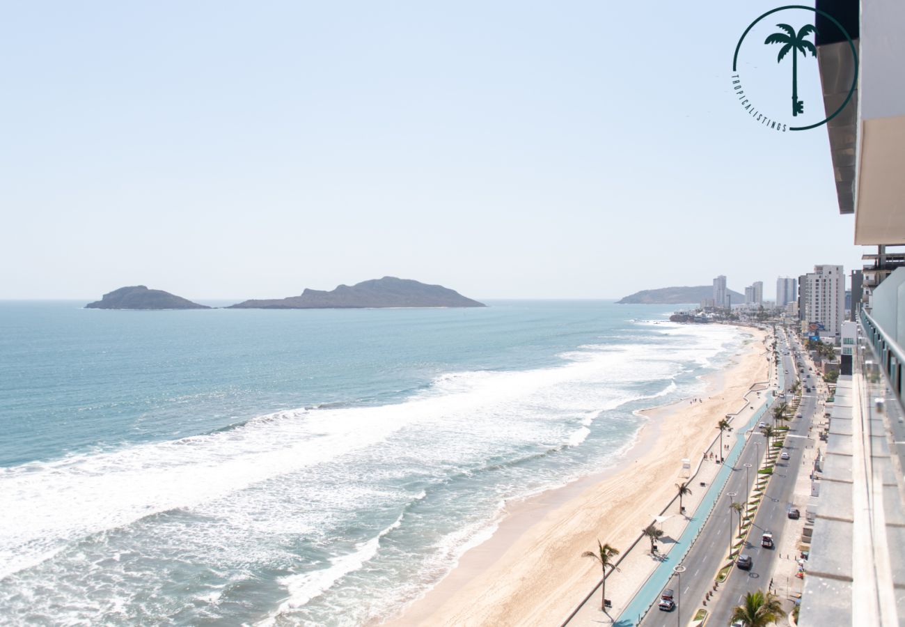 Apartamento en Mazatlán - Terraza con Vista al Mar, BBQ y Piscina 