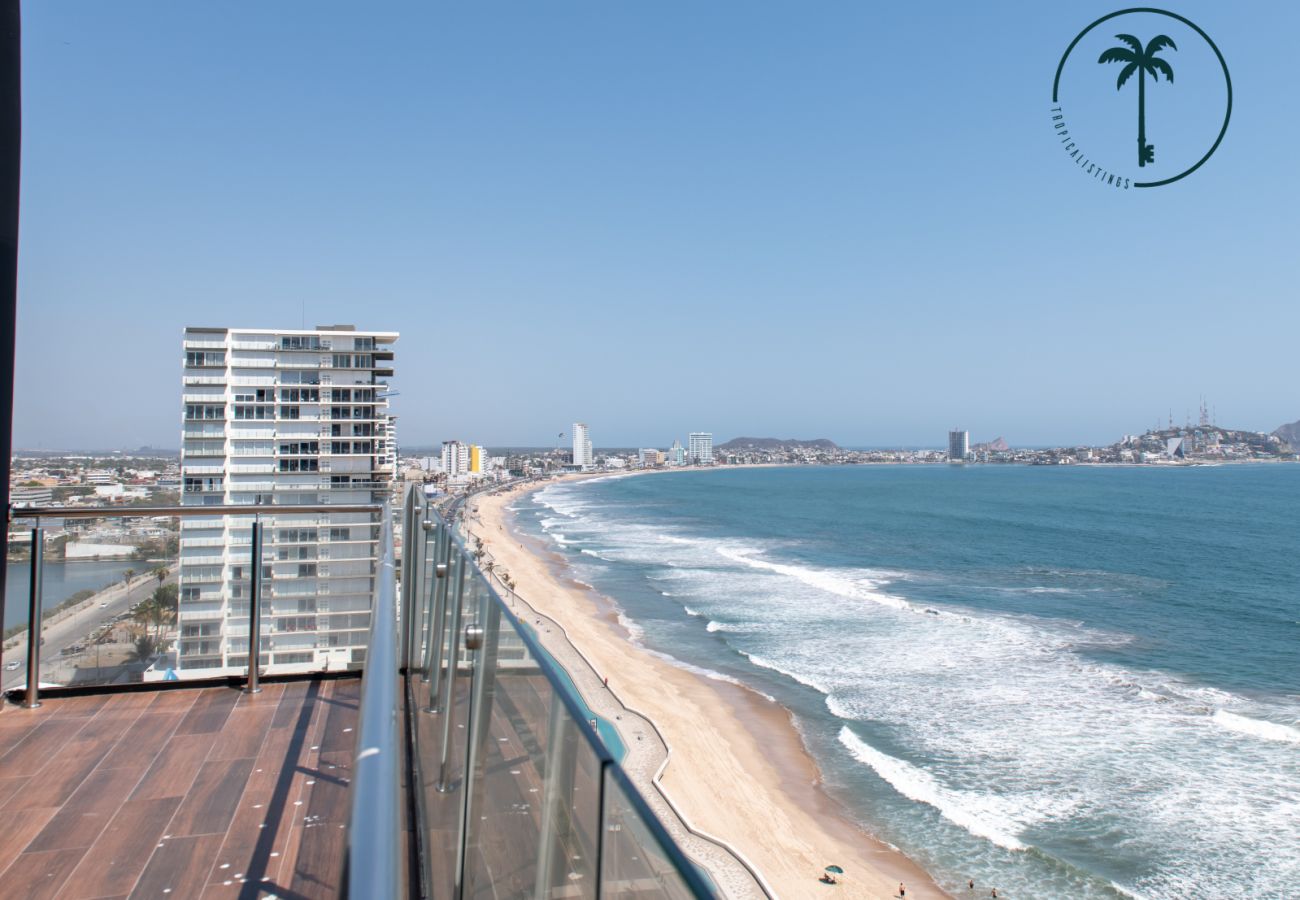 Apartamento en Mazatlán - Terraza con Vista al Mar, BBQ y Piscina 