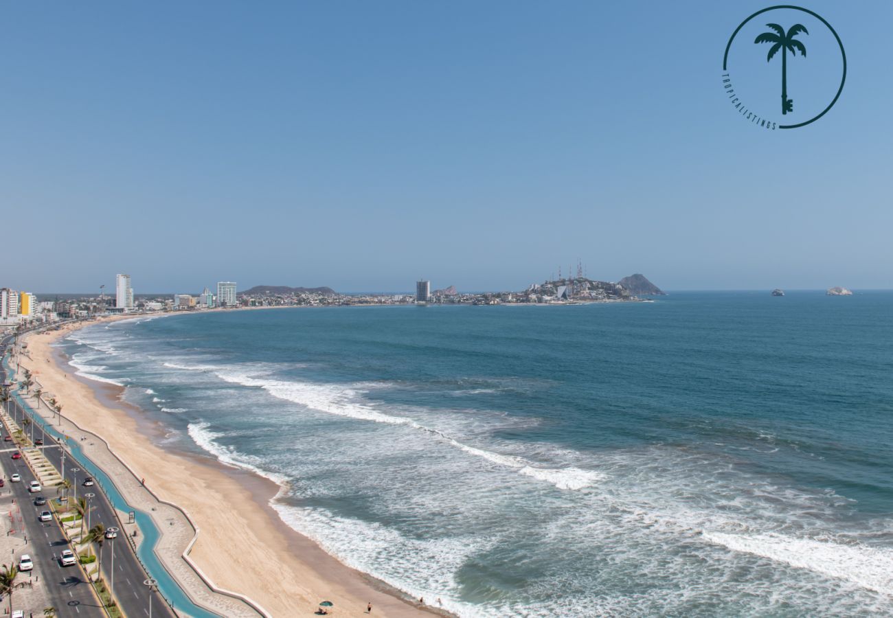 Apartamento en Mazatlán - Terraza con Vista al Mar, BBQ y Piscina 