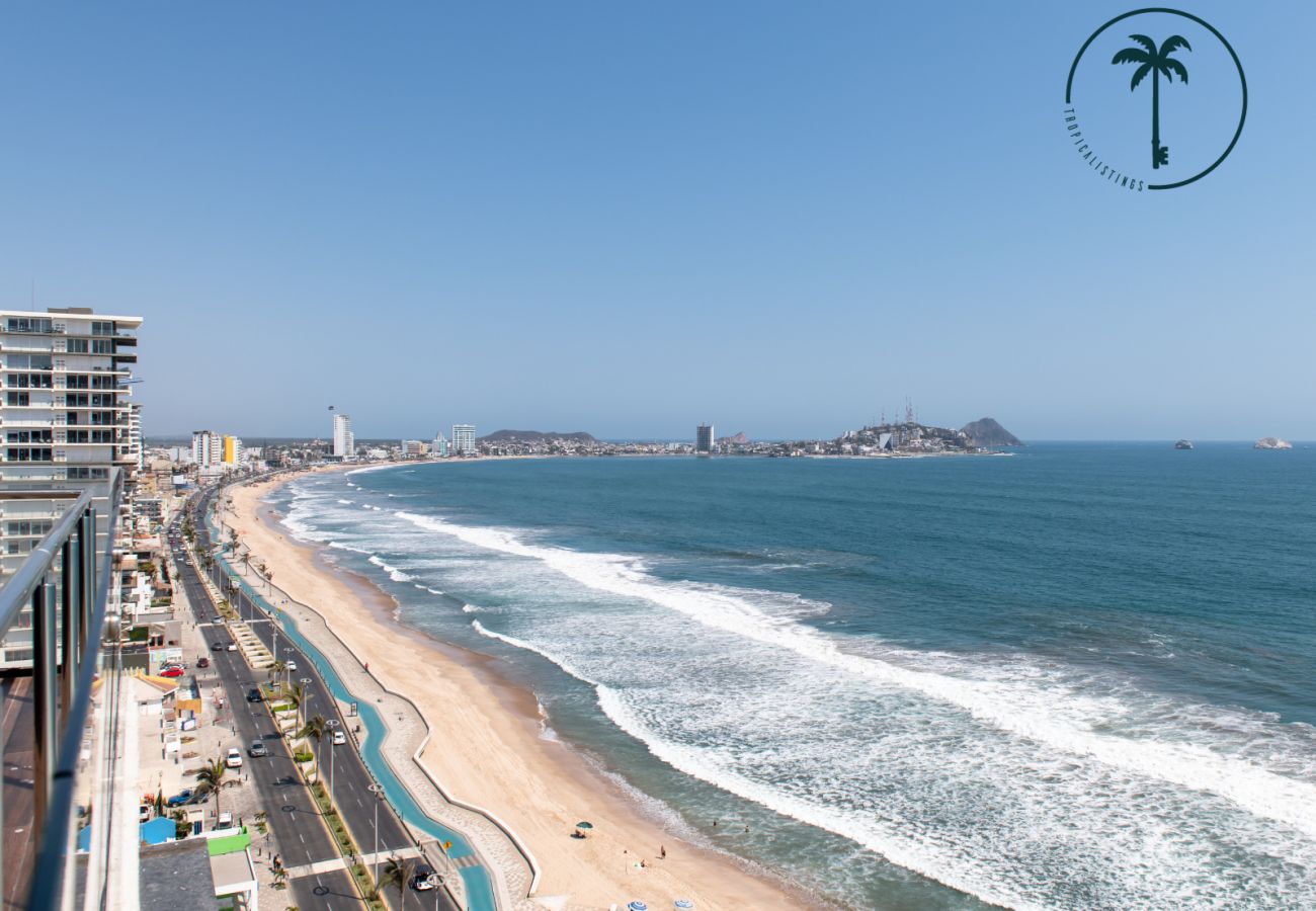 Apartamento en Mazatlán - Terraza con Vista al Mar, BBQ y Piscina 