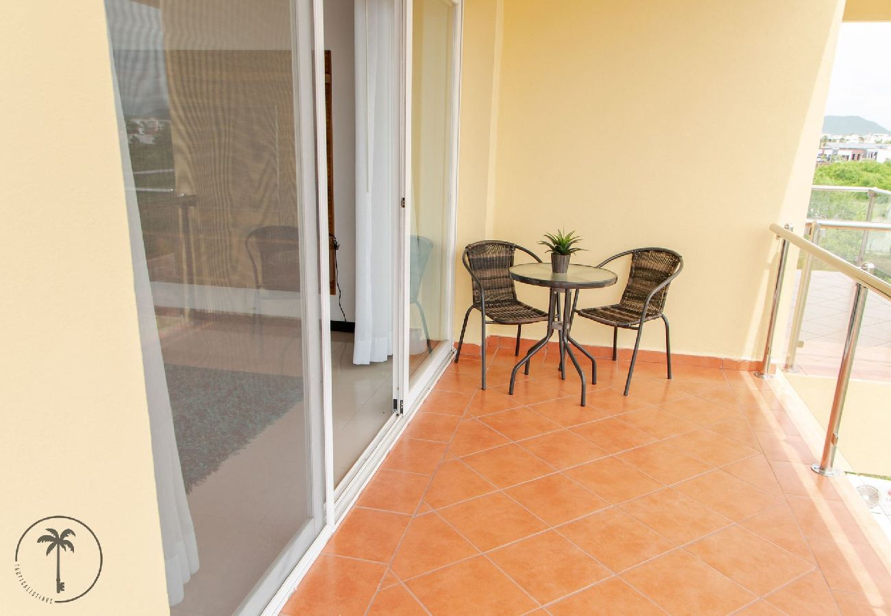 Apartamento en Mazatlán - Amplio Dpto. c/Piscina Frente al Mar en Mazatlan Tropicalistings