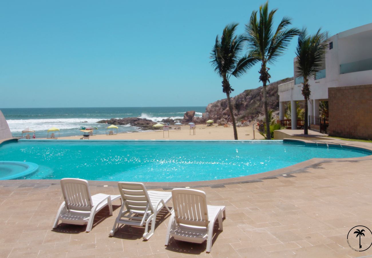 Casa en Mazatlán - ¡Lujosa casa, playa y alberca! 