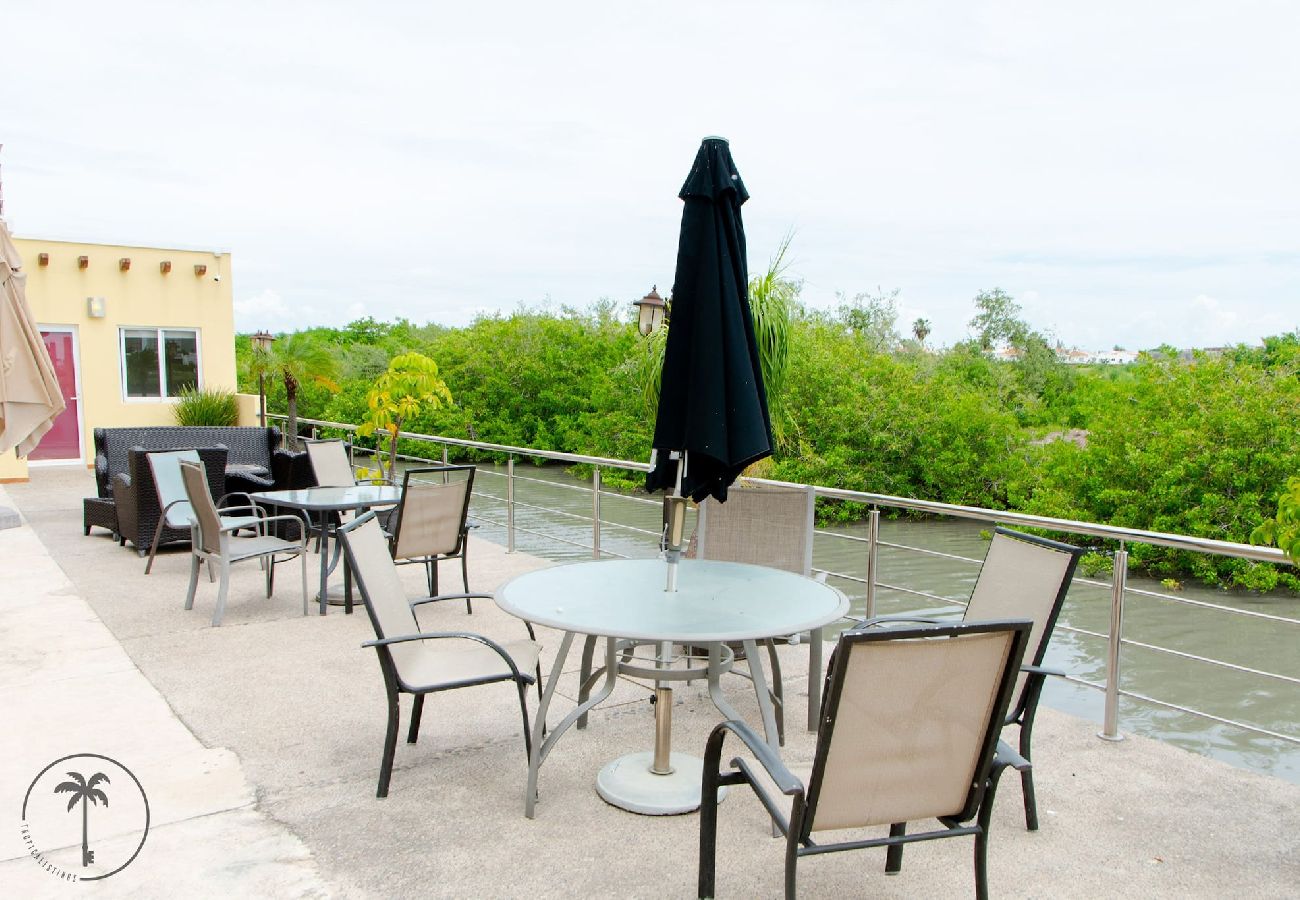 Apartment in Mazatlán - Spacious Apt. w/Pool Facing the Ocean in Mazatlán Tropicalistings