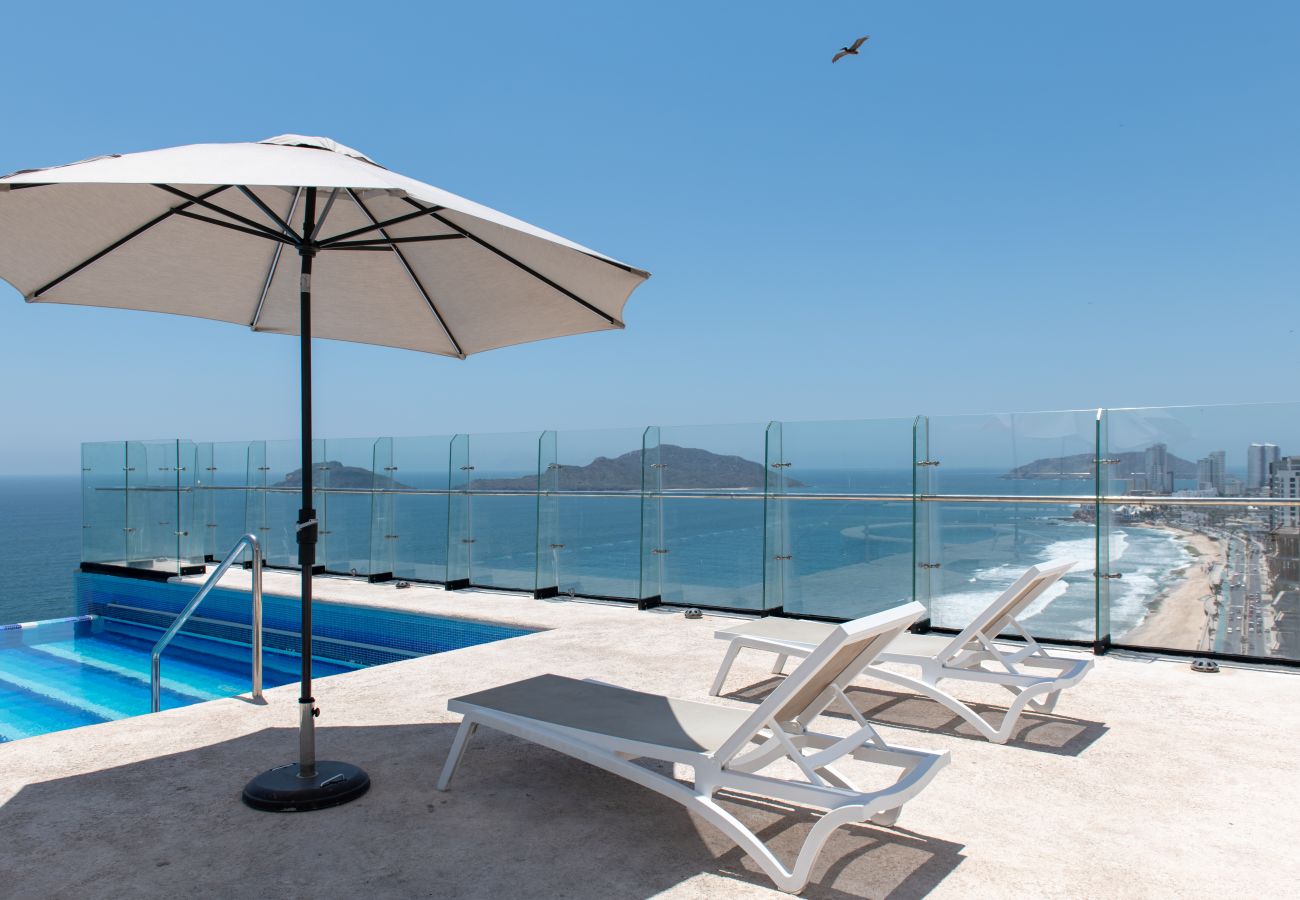 Apartment in Mazatlán - Elegant Family Apartment in the Malecon