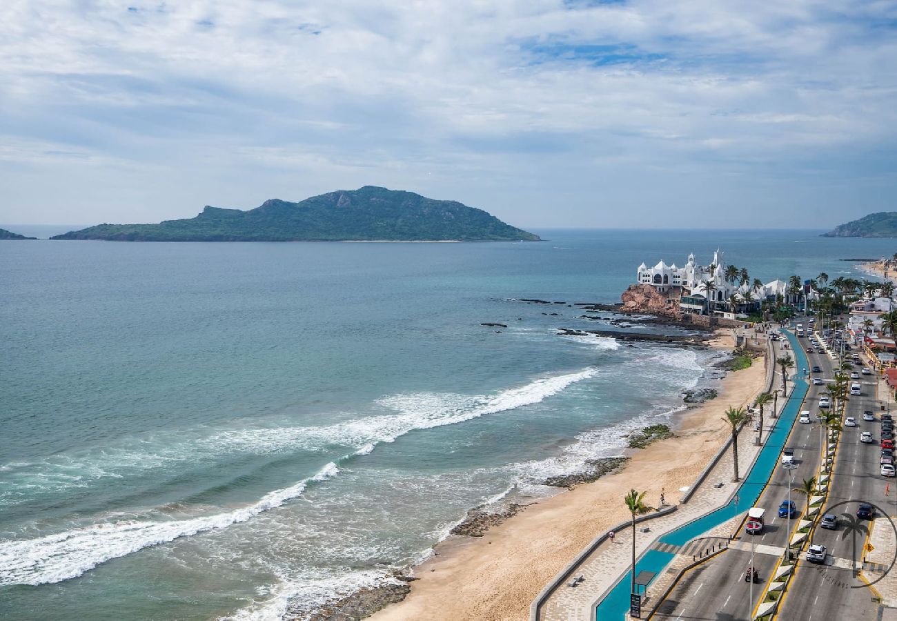 Apartment in Mazatlán - Beautiful uniquely designed beachfront Apt.